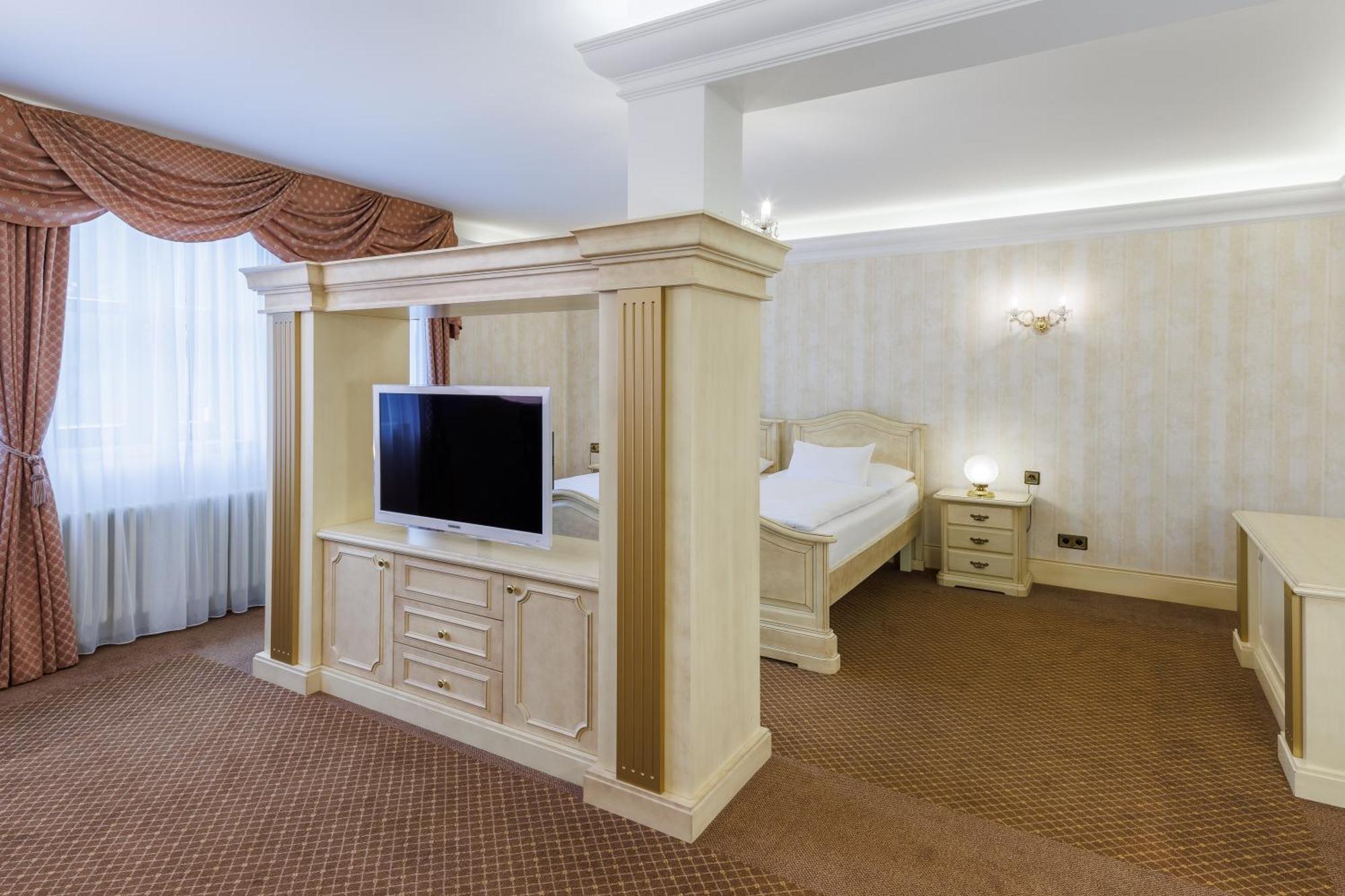Hotel Chateau Cihelny Karlovy Vary Exterior foto